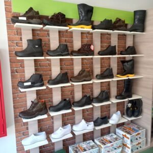 Alguns dos sapatos de proteção que fornecemos